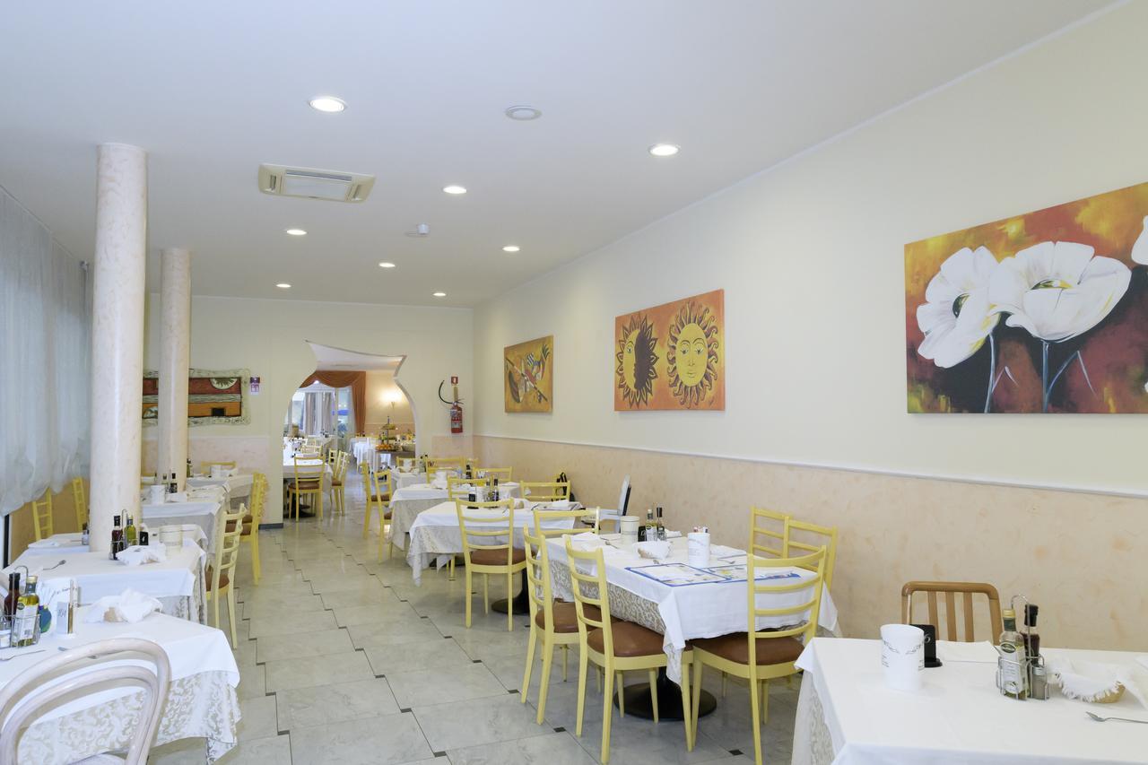 Mondial Hotel Cervia Kültér fotó